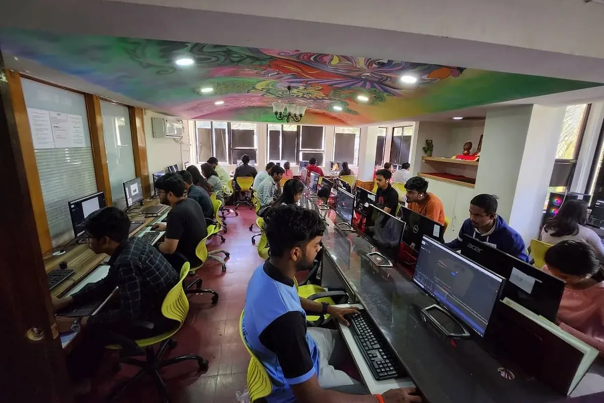 Students in the computer lab at Arena Animation JM Road
