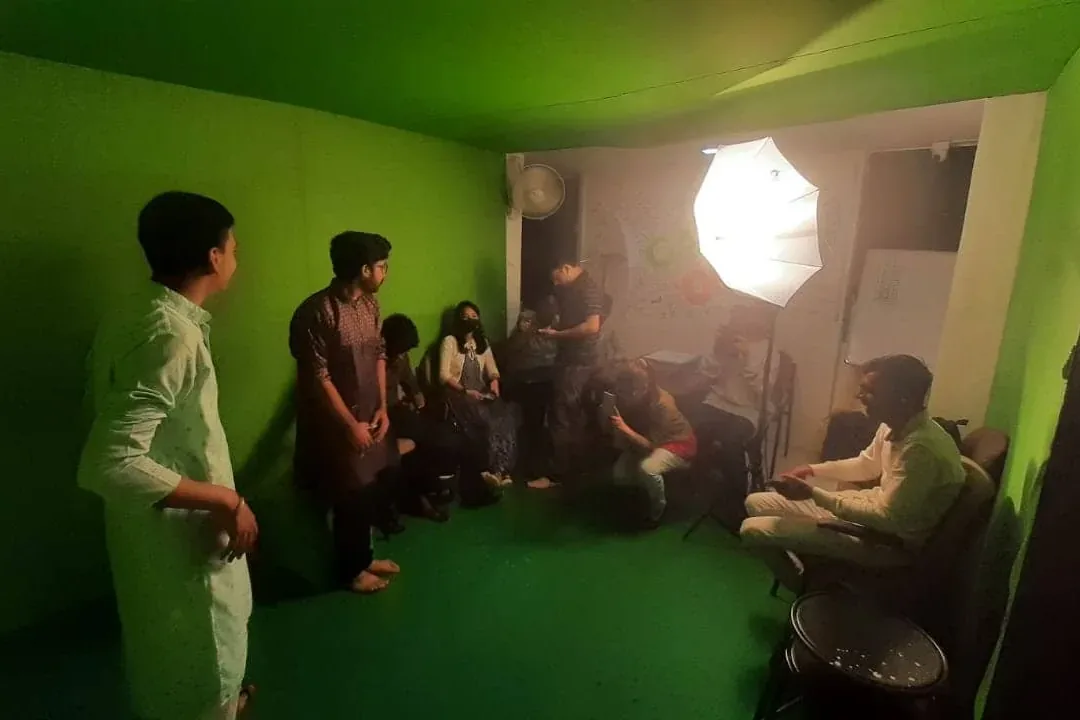 Students shooting on the green screen at Arena Animation JM Road